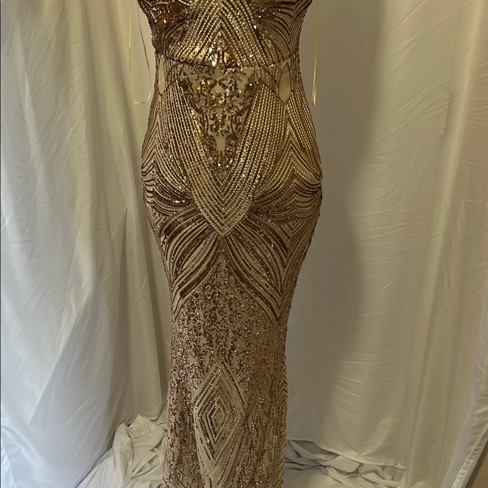 Elegant Sequin Evening Dress - Picture 2 of 7